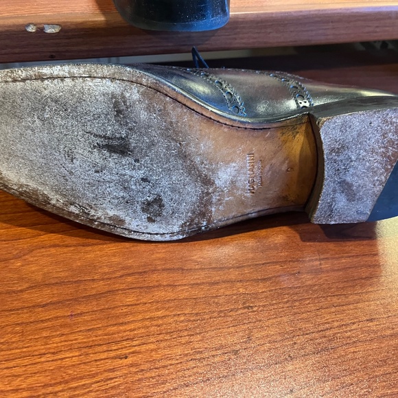Magnanni wing tips size 9 with squared round toe.